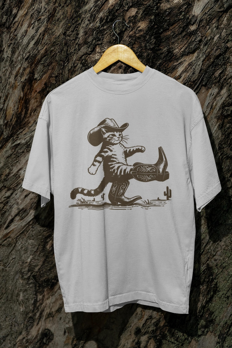 Funny Cowboy Cat Retro Western Graphic T-Shirt